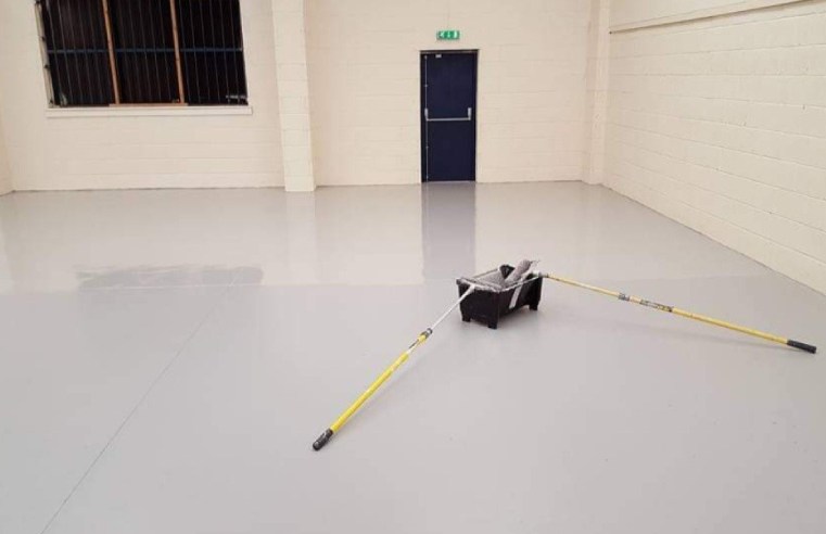 FAST-DRYING BRADITE FLOOR PAINT WINS CONTRACTORS’ SEAL OF APPROVAL