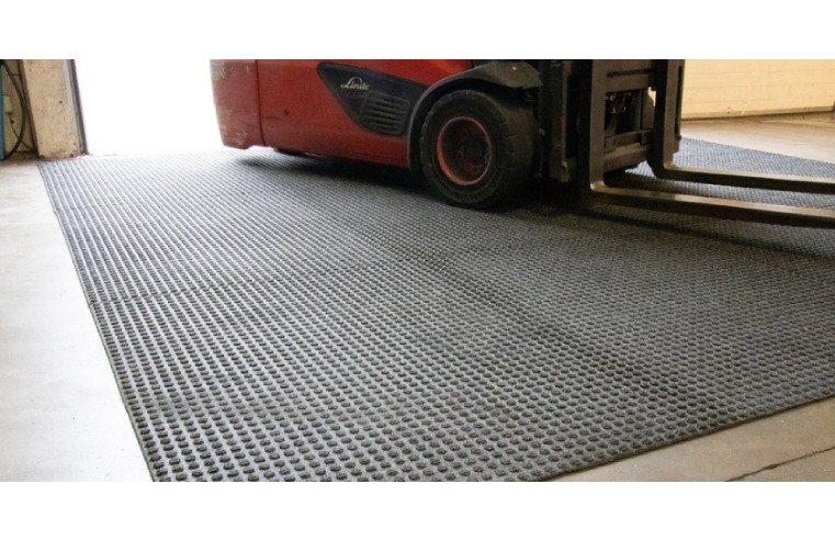 IMPROVE WAREHOUSE SAFETY WITH FORKLIFT TRUCK MATS