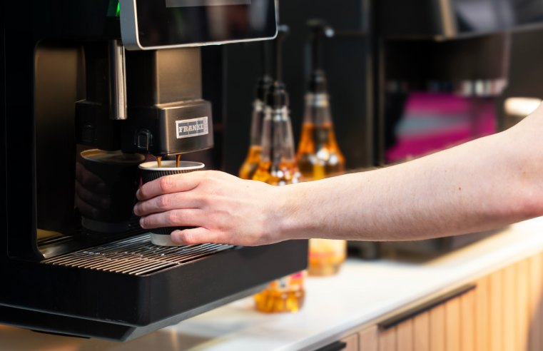 CHOOSING A COFFEE MACHINE FOR WORKPLACE USE: ONLY THE BEST BREW FOR YOUR TEAM
