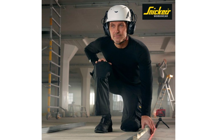 THE WORLD'S FIRST WORK TROUSERS WITH BUILT-IN, CERTIFIED KNEEPADS