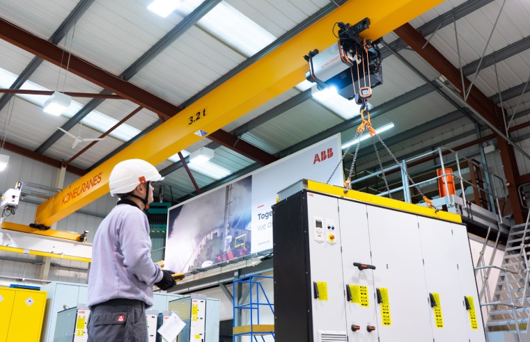 FIRST UK INSTALLATION OF KONECRANESâ€™ S-SERIES CRANE 