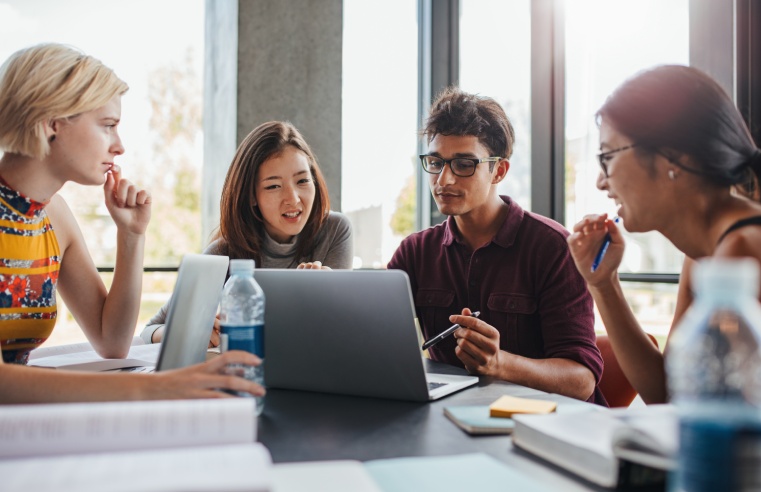 HOW TO PLAN A SUCCESSFUL HYBRID TEACHING MODEL